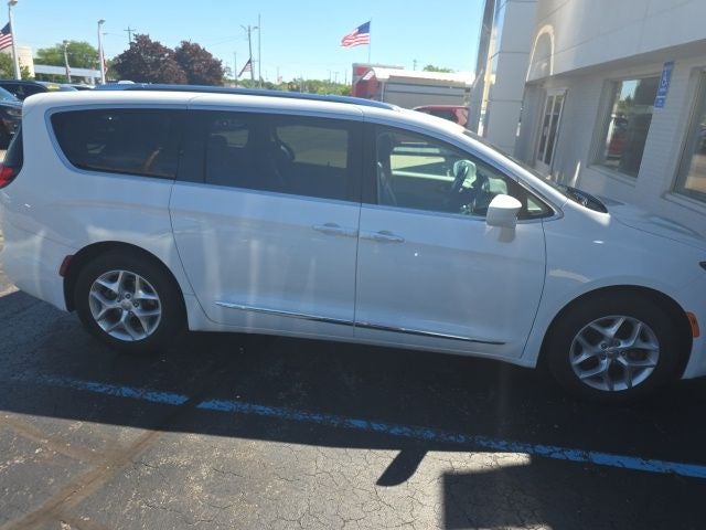 2017 Chrysler Pacifica Touring L Plus 3.6 Liter V6 7 Passenger 3rd Row Seating