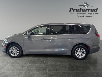 2020 Chrysler Pacifica Touring 3.6 Liter V6 7 Passenger 3rd Row Seating