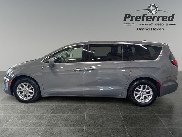 2020 Chrysler Pacifica Touring 3.6 Liter V6 7 Passenger 3rd Row Seating