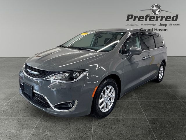 2020 Chrysler Pacifica Touring 3.6 Liter V6 7 Passenger 3rd Row Seating