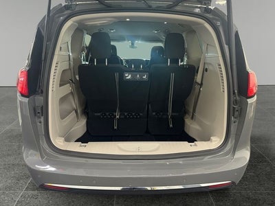2020 Chrysler Pacifica Touring 3.6 Liter V6 7 Passenger 3rd Row Seating