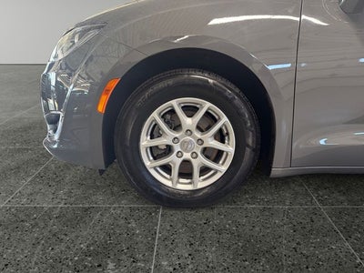 2020 Chrysler Pacifica Touring 3.6 Liter V6 7 Passenger 3rd Row Seating
