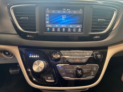 2020 Chrysler Pacifica Touring 3.6 Liter V6 7 Passenger 3rd Row Seating