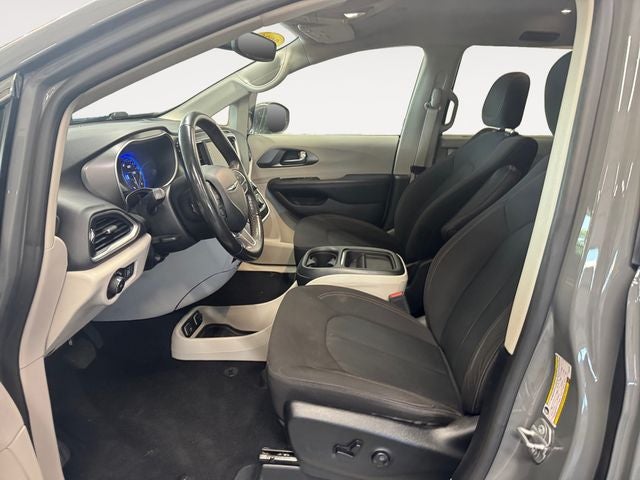 2020 Chrysler Pacifica Touring 3.6 Liter V6 7 Passenger 3rd Row Seating