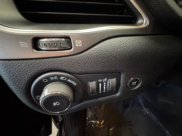 2022 Jeep Cherokee Latitude Lux 3.2 Liter V6 4WD