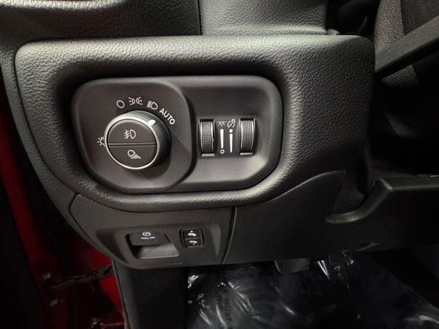 2019 RAM 1500 Big Horn/Lone Star Crew Cab 4x4 5'7' Box