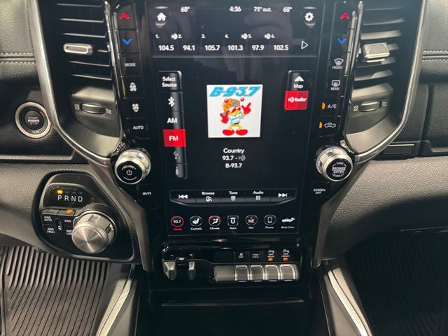 2020 RAM 1500 Laramie Crew Cab 4x4 5'7' Box