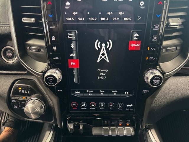 2020 RAM 1500 Laramie Crew Cab 4x4 5'7' Box