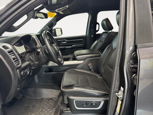 2020 RAM 1500 Laramie Crew Cab 4x4 5'7' Box