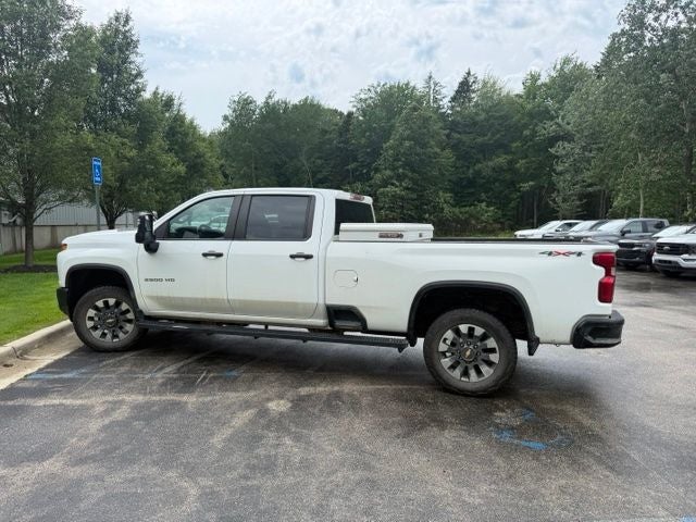 2023 Chevrolet Silverado 2500HD Custom 6.6 Liter V8 Crew Cab Crew Cab 4WD