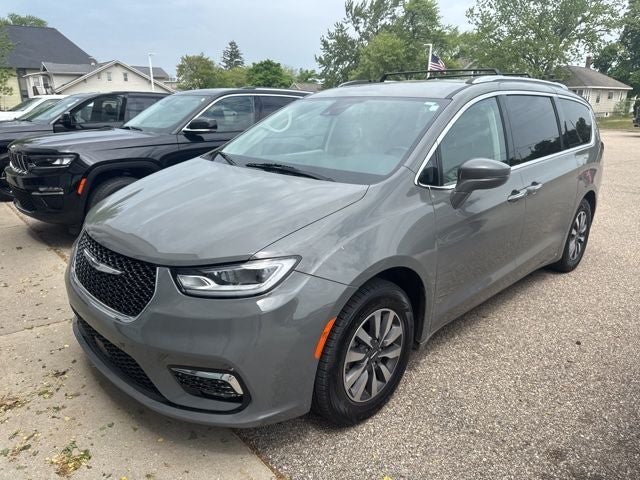 2021 Chrysler Pacifica Touring L 3.6 Liter V6 7 Passenger 3rd Row Seating