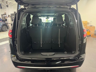 2027 Chrysler Pacifica Limited