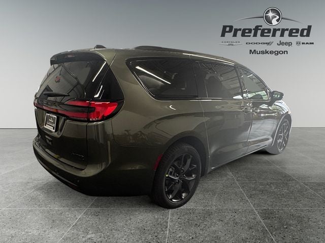 2027 Chrysler Pacifica Limited