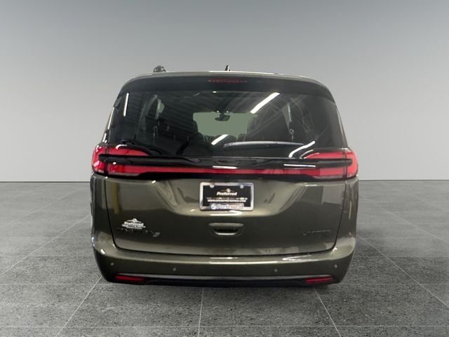 2027 Chrysler Pacifica Limited