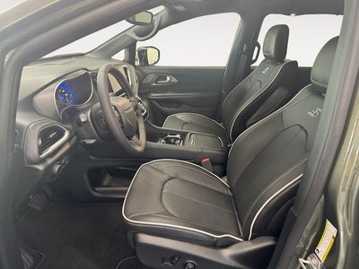 2027 Chrysler Pacifica Limited