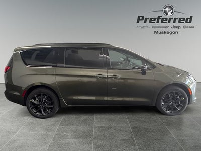 2027 Chrysler Pacifica Limited