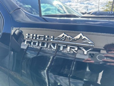 2022 Chevrolet Silverado 2500HD High Country 6.6 Liter V8 Turbodiesel Crew Cab 4WD