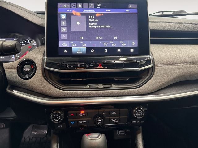 2023 Jeep Compass Latitude Lux FWD