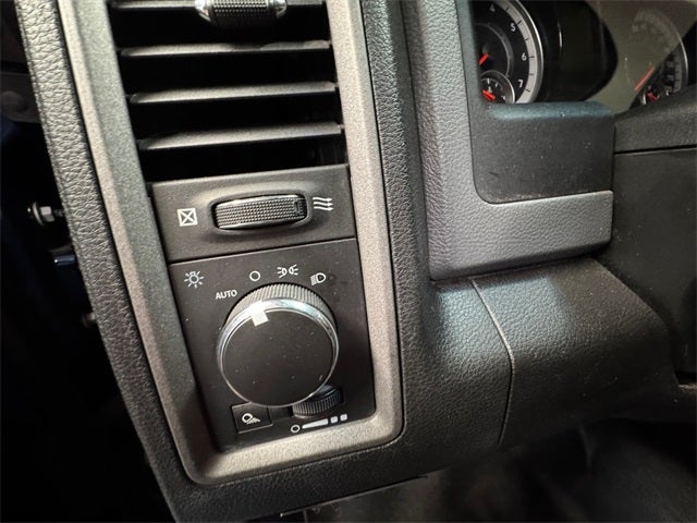 2020 RAM 1500 Classic Tradesman Crew Cab 4x4 5'7' Box