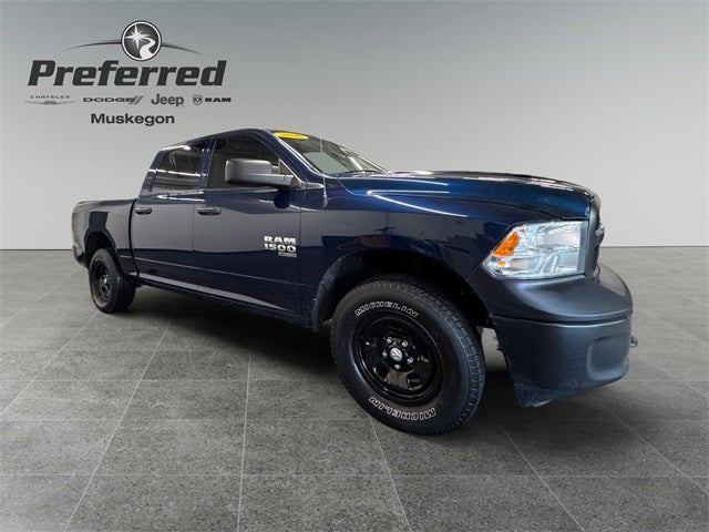 2020 RAM 1500 Classic Tradesman Crew Cab 4x4 5'7' Box