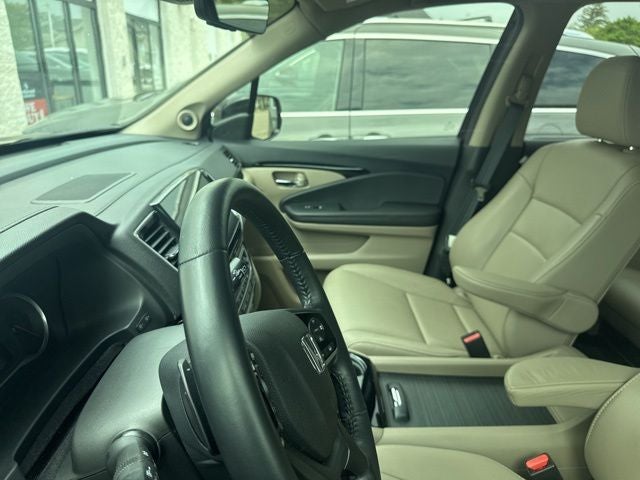 2022 Honda Pilot Touring 3.5 Liter V6 AWD 8 Passenger