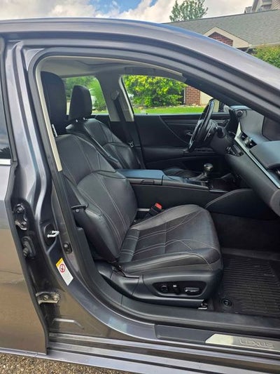 2019 Lexus ES 300h Luxury 2.5 Liter FWD