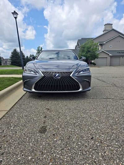 2019 Lexus ES 300h Luxury 2.5 Liter FWD