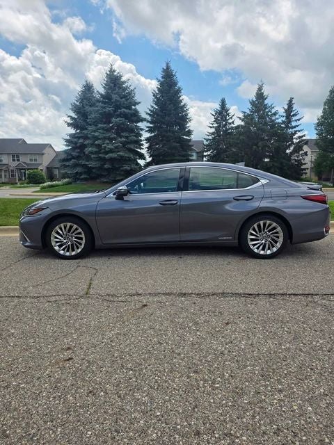 2019 Lexus ES 300h Luxury 2.5 Liter FWD